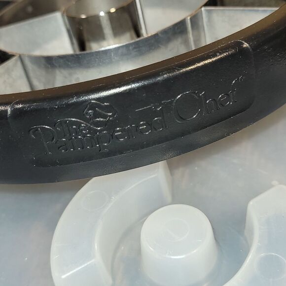 Pampered Chef Pineapple Wedger - Picture 2 of 3